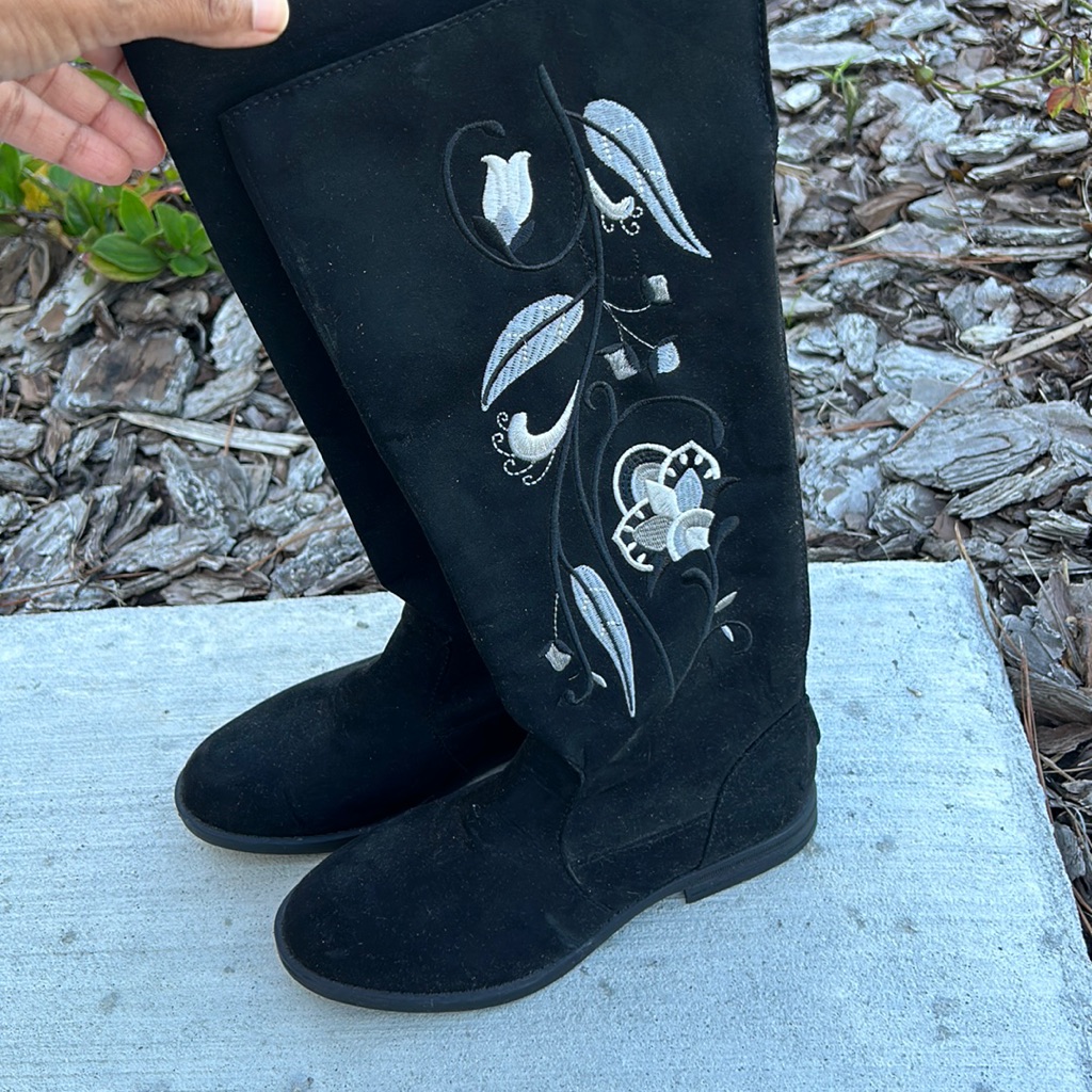 Reaction By Kenneth Cole Black Boots Size 1 Brand New